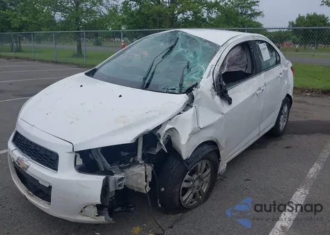 2016 Chevrolet Sonic Lt Auto из США, поврежденный, VIN 1G1JC5SG8G4117498